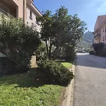Apartmán : Lumineux T2 Avec Terrasse Et Parking - Fr-1-309-442 *