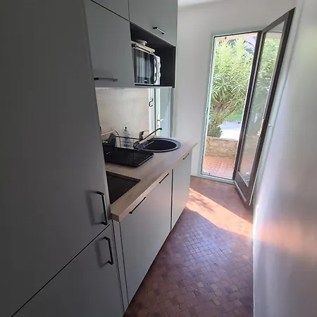 : Lumineux T2 Avec Terrasse Et Parking - Fr-1-309-442 아파트