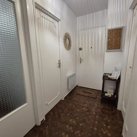 : Lumineux T2 Avec Terrasse Et Parking - Fr-1-309-442 아파트