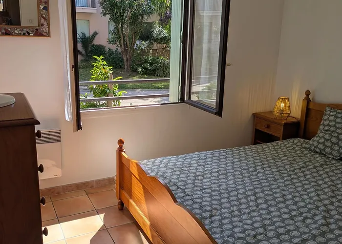 Apartamento : Lumineux T2 Avec Terrasse Et Parking - Fr-1-309-442