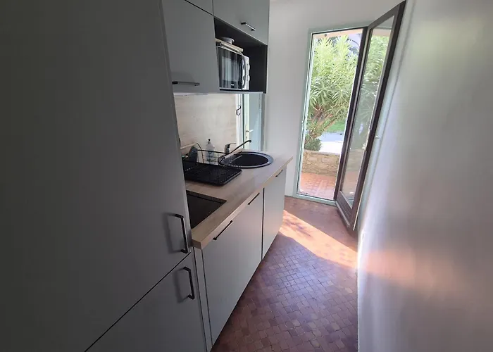 : Lumineux T2 Avec Terrasse Et Parking - Fr-1-309-442 아파트